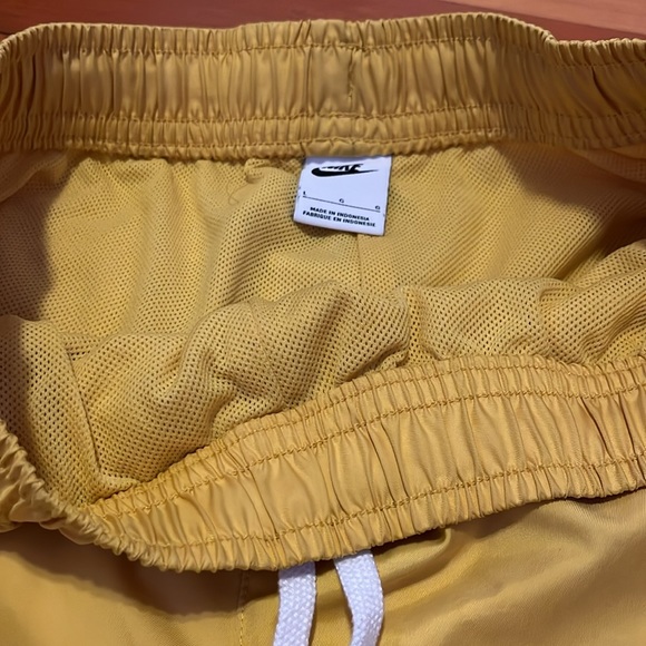 Original Men’s Nike Yellow Woven Shorts, Size L, with Drawstrings - Picture 5 of 5